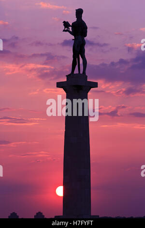 Das Pobednik (Victor)-Denkmal im Jahre 1928 von Ivan Mestrovic auf der Kalemegdan-Festung in Belgrad, Serbien Stockfoto