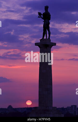 Das Pobednik (Victor)-Denkmal im Jahre 1928 von Ivan Mestrovic auf der Kalemegdan-Festung in Belgrad, Serbien Stockfoto