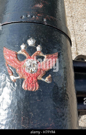 Russische Kanone gefangen während des Krimkrieges, neben Gibraltar War Memorial on Line Wall Road angezeigt Stockfoto