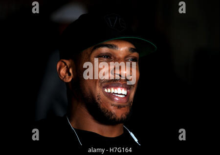 Anthony Joshua während einer Pressekonferenz im The Dorchester Hotel in London. Stockfoto