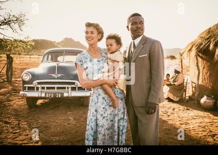 Erscheinungsdatum: 17. Februar 2017 Titel: A Vereinigtes Königreich STUDIO: Fox Searchlight Bilder Direktor: Amma Asante PLOT: Prinz Seretse Khama von Botswana bewirkt, dass ein internationales Aufsehen, wenn er eine weiße Frau von London in den späten 1940er Jahren-Darsteller heiratet: Rosamund Pike als Ruth Williams, David Oyelowo als Seretse Khama (Credit Bild: C Fox Searchlight Pictures/Entertainment Bilder /) Stockfoto