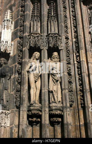 Gotische Kirche in Deutschland - Statuen-detail Stockfoto