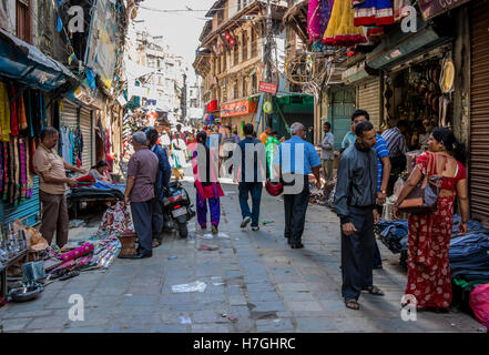 Anbieter in Kathmandu Nepal gehen über ihren Alltag Stockfoto