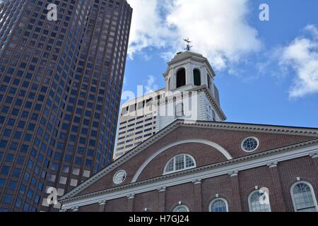 Faneuil Hall Markt entlang Seite Quincy Market und dem Freedom Trail in der Innenstadt von Boston, Massachusetts. Stockfoto