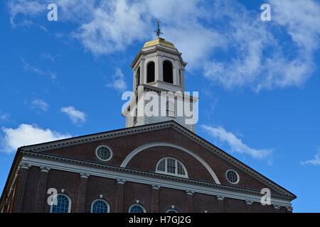 Faneuil Hall Markt entlang Seite Quincy Market und dem Freedom Trail in der Innenstadt von Boston, Massachusetts. Stockfoto