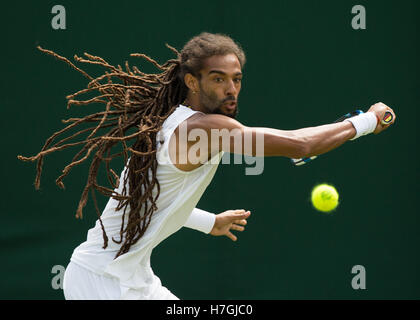 Dustin Brown (GER) in Aktion bei Wimbledon 2016 Stockfoto