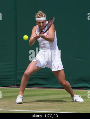 Timea Bacsinszky (SUI) in Aktion bei Wimbledon 2016 Stockfoto