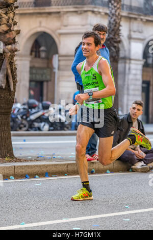 Läufer von 10000m auf 'Meisterschaft Runner der Feuerwehrmann' Laufveranstaltungen, 30. Oktober 2016 in Barcelona, Spanien Stockfoto