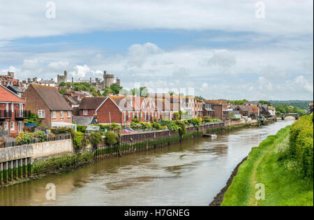 Fluss Arun in der Nähe des Stadtzentrums von Arundel in West Sussex, Südostengland Stockfoto