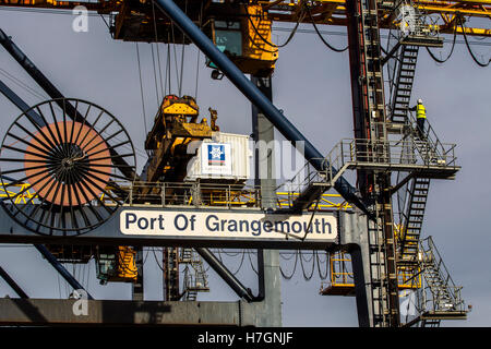 Aufstieg auf großen Dock Kran in Grangemouth, Mann Stockfoto