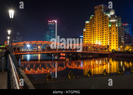 Shanghais berühmtesten Brücke über den Suzhou Creek, erste Stahlbrücke, Wai Bai Du Brücke auf den Bund, Shanghai Stockfoto