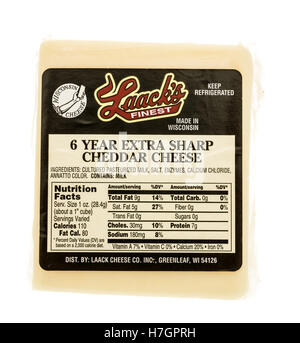 Winneconne, Wisconsin - 2. November 2016: Paket von Laack feinste extra scharfe Cheddar-Käse auf einem isolierten Hintergrund. Stockfoto