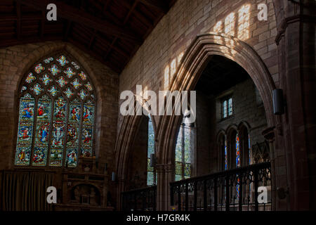 In der Pfarrkirche St. Oswald Kirche, Ashbourne, Derbyshire, UK Stockfoto