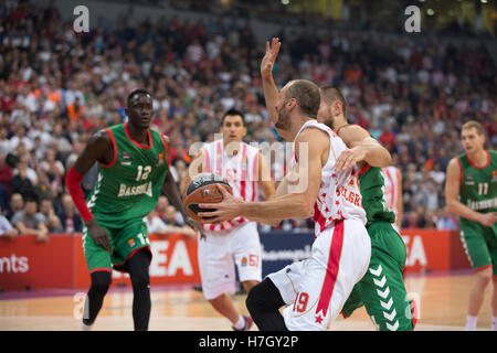 Belgrad, Serbien. 4. November 2016: Simonovic Marko Crvena Zvezda in Aktion während der 2016/2017 Turkish Airlines EuroLeague regulären Saison Runde 5 Spiel zwischen Crvena Zvezda MTS Belgrad und Baskonia Vitoria Gasteiz Kombank Arena am 4. November 2016 in Belgrad, Serbien. Bildnachweis: Nikola Krstic/Alamy Live-Nachrichten Stockfoto