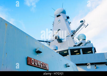 Belfast, Nordirland. 4. November 2016. SAMPSON Radarsystem der Royal Navy HMS Duncan, verwendet, um das Sea Viper-Raketensystem Kredit steuern: Stephen Barnes/Alamy Live News Stockfoto