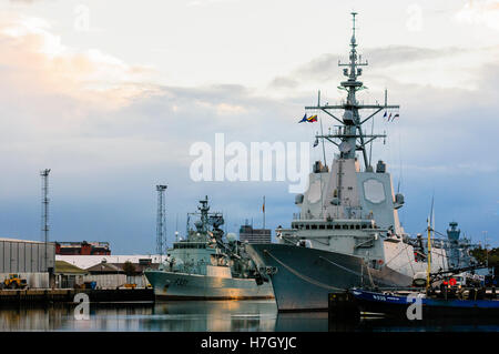 Belfast, Nordirland. 4. November 2016. Schiffe aus Standing NATO Maritime Group One (SNMG1) besuchen Belfast. Bildnachweis: Stephen Barnes/Alamy Live-Nachrichten Stockfoto