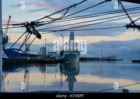 Belfast, Nordirland. 4. November 2016. NATO Kriegsschiff HMS Duncan dockt in Belfast. Bildnachweis: Mark Winter/Alamy Live-Nachrichten Stockfoto