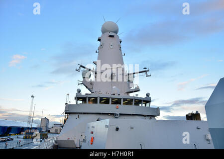 Belfast, Nordirland. 4. November 2016. NATO Kriegsschiff HMS Duncan dockt in Belfast. Bildnachweis: Mark Winter/Alamy Live-Nachrichten Stockfoto