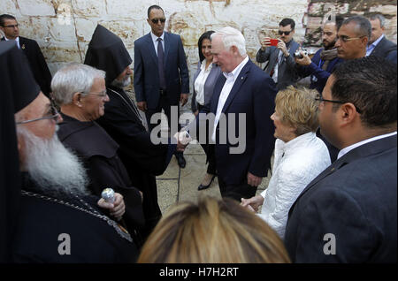 Bethlehem, Westjordanland, Palästinensische Gebiete. 5. November 2016. Kanadas Generalgouverneur David Johnston besucht die Kirche der Geburt in der West Bank von Bethlehem 5. November 2016 Credit: Wisam Hashlamoun/APA Bilder/ZUMA Draht/Alamy Live News Stockfoto