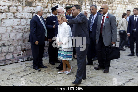 Bethlehem, Westjordanland, Palästinensische Gebiete. 5. November 2016. Kanadas Generalgouverneur David Johnston besucht die Kirche der Geburt in der West Bank von Bethlehem 5. November 2016 Credit: Wisam Hashlamoun/APA Bilder/ZUMA Draht/Alamy Live News Stockfoto