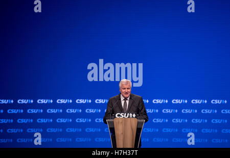 München, Deutschland. 5. November 2016. Der Gouverneur von Bayern, Horst Seehofer (CSU), spricht auf dem Parteitag der CSU in München, Deutschland, 5. November 2016. Foto: SVEN HOPPE/Dpa/Alamy Live News Stockfoto