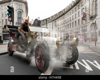 1904 de Dion Buton Veteran Car auf der Motor Show 2016 Regent Street, Westminster London UK. 11.05.2016. Stockfoto