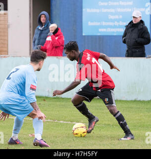 Brentwood, Essex, 5. November 2016, Shamido Pedulu (7) (Brightlingsea Regent, macht einen Lauf für Ziel bei Brentwood (1) Vs Brightlingsea Regent (4) Spiel Credit: Ian Davidson/Alamy Live News Stockfoto