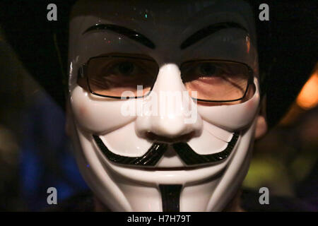 London, UK. 5. November 2016. Maskierte Demonstranten während der Millionen Maske März. Bildnachweis: Thabo Jaiyesimi/Alamy Live-Nachrichten Stockfoto