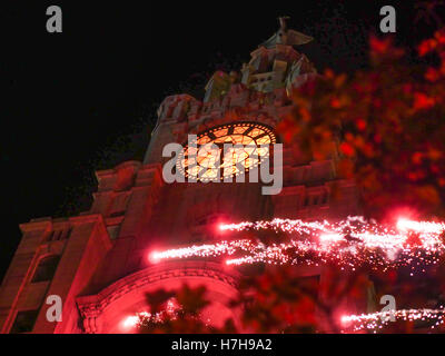 Liverpool, Vereinigtes Königreich. 6. Nov., 2016.River Lichterfest auf Samstag, 5. November 2016. Die Stadt inszeniert ein spektakuläres Feuerwerk um Bonfire Night zu feiern. Bildnachweis: ALAN EDWARDS/Alamy Live-Nachrichten Stockfoto