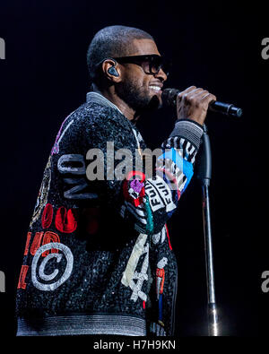 Los Angeles, Kalifornien, USA. 5. November 2016. Usher tritt in The Real Show 2016 präsentiert von Real 92,3 im Forum in Los Angeles, Ca-Credit: The Foto Zugang/Alamy Live News Stockfoto