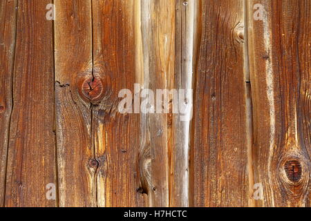 Holzlatte Wand mit detaillierten strukturellen Muster. Stockfoto