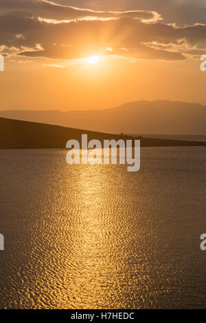 Sonnenuntergang über der das Meer und die Inseln, Kvarner Bucht, nördliche Adria, Kroatien Stockfoto