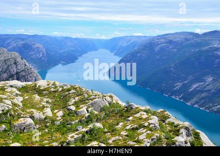 Norwegen Fjord: ein Blick aus dem Pupit-Felsen Stockfoto