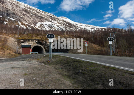 Landschaft des Kobbskar-Tunnels auf der E6 Richtung Norden nach Lofoten. Kobbskar liegt in der Nordland-Region von Norwegen. Stockfoto