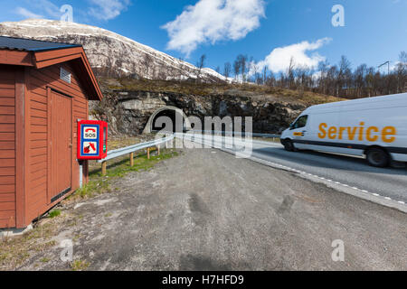 Landschaft des Kobbskar-Tunnels auf der E6 Richtung Norden nach Lofoten. Kobbskar liegt in der Nordland-Region von Norwegen. Stockfoto