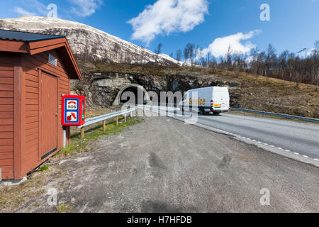 Landschaft des Kobbskar-Tunnels auf der E6 Richtung Norden nach Lofoten. Kobbskar liegt in der Nordland-Region von Norwegen. Stockfoto