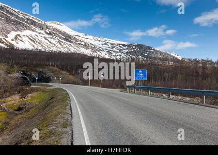 Landschaft des Kobbskar-Tunnels auf der E6 Richtung Norden nach Lofoten. Kobbskar liegt in der Nordland-Region von Norwegen. Stockfoto