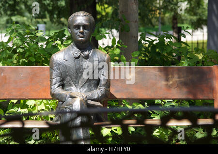 Bronzestatue von Federico Garcia Lorca, spanische Dichter, in einem Granada park Stockfoto