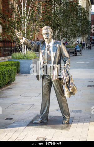 "Taxi" von dem amerikanischen Bildhauer J. Seward Johnson Jr. aus der Kunstsammlung von JP Morgan Chase. London, UK Stockfoto