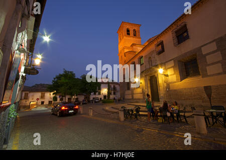 Plaza Salvador in der Albayzin Granada in der Abenddämmerung Stockfoto