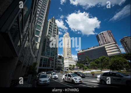 Glorietta 4 Park, Geschäftsviertel Makati, Metro Manila, Philippinen, Süd-Ost-Asien Stockfoto