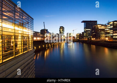 Medienhafen Düsseldorf in der Nacht, Düsseldorf, Nordrhein-Westfalen Stockfoto