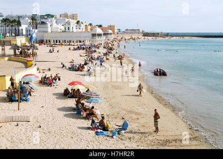 Stadtstrand, Playa De La Caleta mit Balneario De La Palma in Cadiz, Andalusien, Spanien, Europa Stockfoto