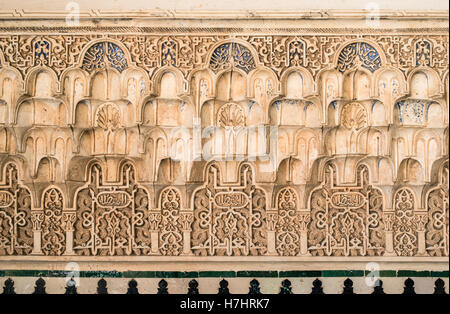 Islamische Ornamente auf Wand. Arabische Symbole. Stockfoto