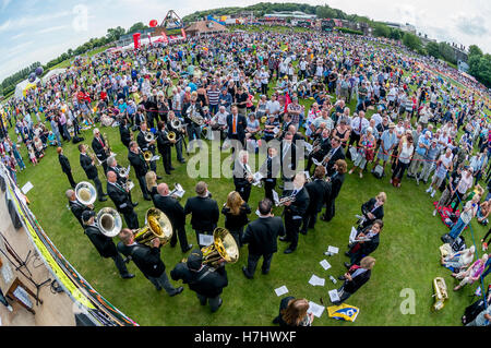 130. Durham Bergarbeiter Gala, Durham, England 2014 eine große jährliche Zusammenkunft von Gewerkschafterinnen und Gewerkschaftern am zweiten Samstag im Juli Stockfoto