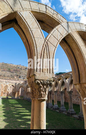 SORIA, Spanien – 2. November 2016: Kreuzgang von San Juan de Duero Kloster in Soria. Spanien Stockfoto