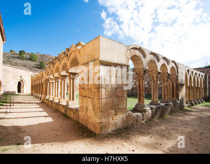 SORIA, Spanien – 2. November 2016: Kreuzgang von San Juan de Duero Kloster in Soria. Spanien Stockfoto