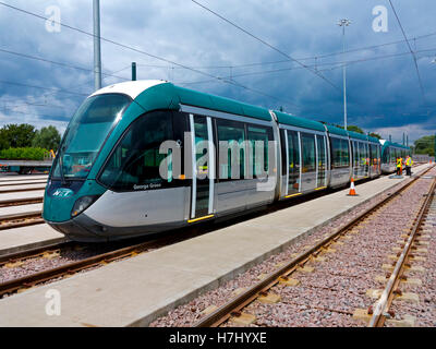 ALSTOM Citadis 302 Straßenbahn laufen von Nottingham Express Transit NET im Stadtzentrum von Nottingham England UK Stockfoto