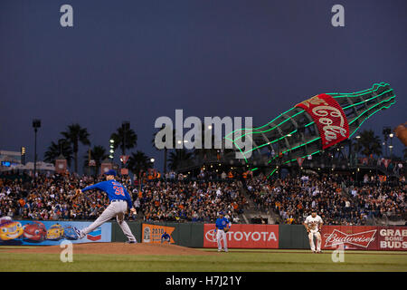 August 29, 2011, San Francisco, Ca, USA; Chicago Cubs, die Krug Randy Wells (36) Plätze gegen die San Francisco Giants im dritten Inning bei AT&T Park. Stockfoto