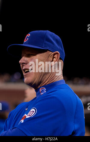 August 29, 2011, San Francisco, Ca, USA; Chicago Cubs Manager Mike Riemer (8) Steht im Dugout während des fünften Inning gegen die San Francisco Giants bei AT&T Park. Stockfoto